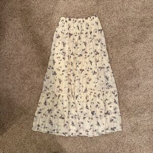 Chic Floral Maxi Skirt in Cream